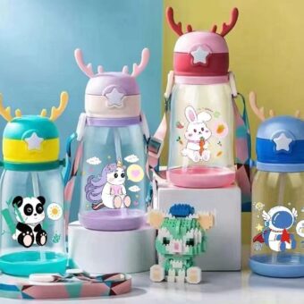 Reindeer Thorn Shape Water Bottle For Kids (600ML) (random color)