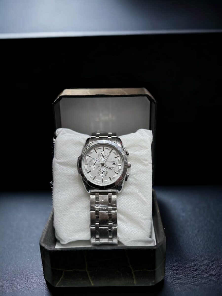 Tissot Chain Quartz Analog Wrist watch for Men date included - Image 3