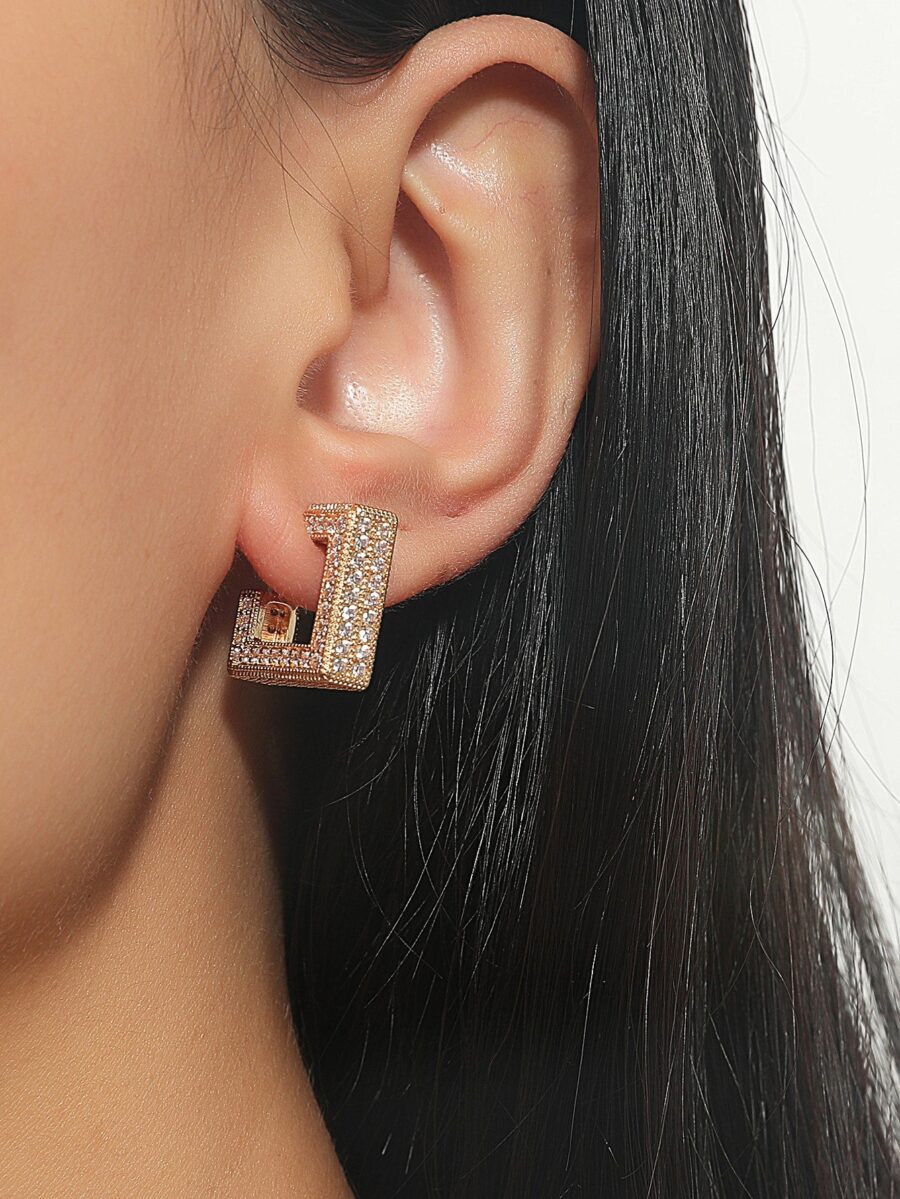 Imported Radiant Square Luxe Earrings – Crystal Perfection in Gold Square Luxe Earrings