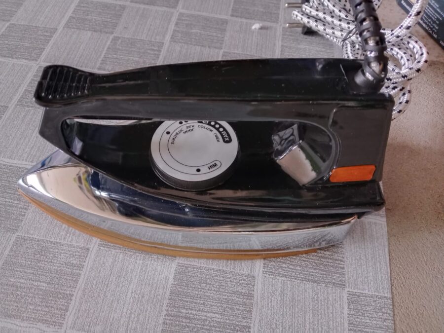iron light weight random color Iron Pro - istri - dry iron - electric iron - best for traveling - 220volt - 1000 watt - fast and efficient - powerful pressing - for all fabrics - garment presses - Image 3