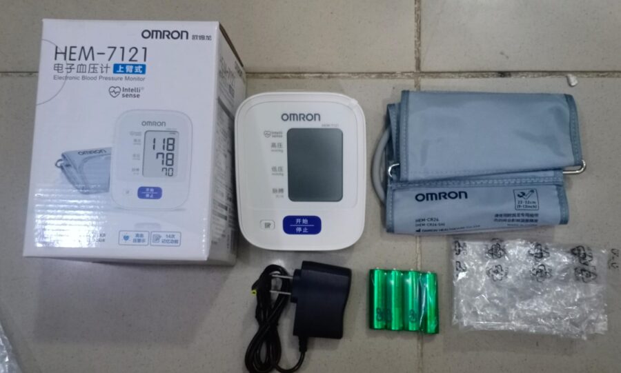 Omron HEM-7121 Blood Pressure Monitor Automatic Upper Arm Blood Pressure Monitor - Image 2