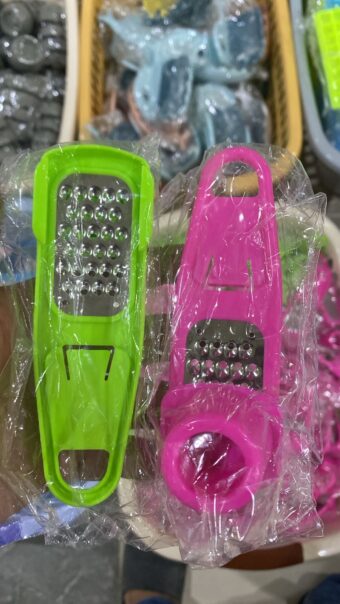 Garlic Press Grater Slicer Plastic Grinding Tool Kitchen Accessories(random color ) - Image 2
