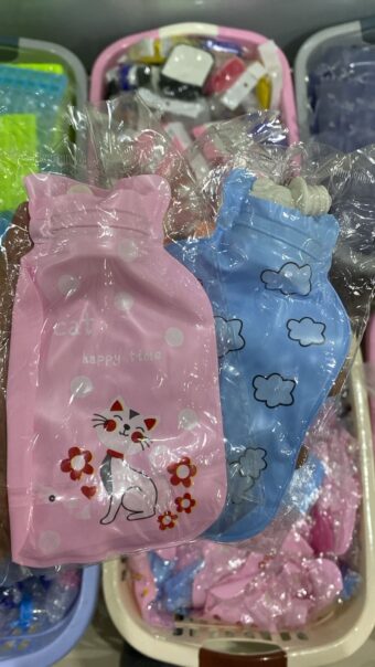 Mini Hot Water Bottle, Light and Handy Hot Water Bag Hand Warmer Pain Relief ( random design ) - Image 2
