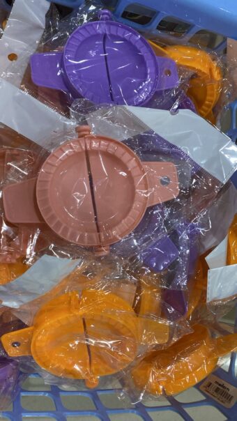 Samosa Maker & Dumpling Shaper – Dough Press Mold for Samosas, Dumplings, Gujiyas, and Stuffed Pastries | Easy-to-Use Kitchen Tool | Random Color - Image 2