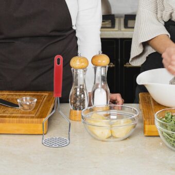 Potato Masher Stainless Steel Manual Kitchen Vegetable Ricer Fruit Banana Egg Crusher Tool - Random Color - Image 3