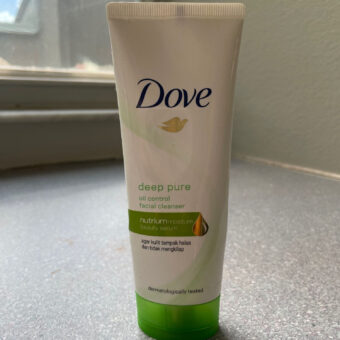 Dove Deep Pure Oil Control Facial Cleanser for radiant, hydrated skin (100ML) - Image 4