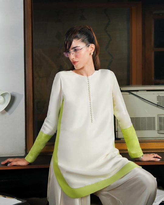 Rosy Glow Swiss Lawn Shirt โ Elegant Color Block Design for Women