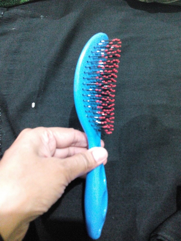 01 PCs - Anti-Tangle Scalp Massager Hair Brush – Soft Bristle Detangling Brush for Wet & Dry Hair (Random Color) - Image 3