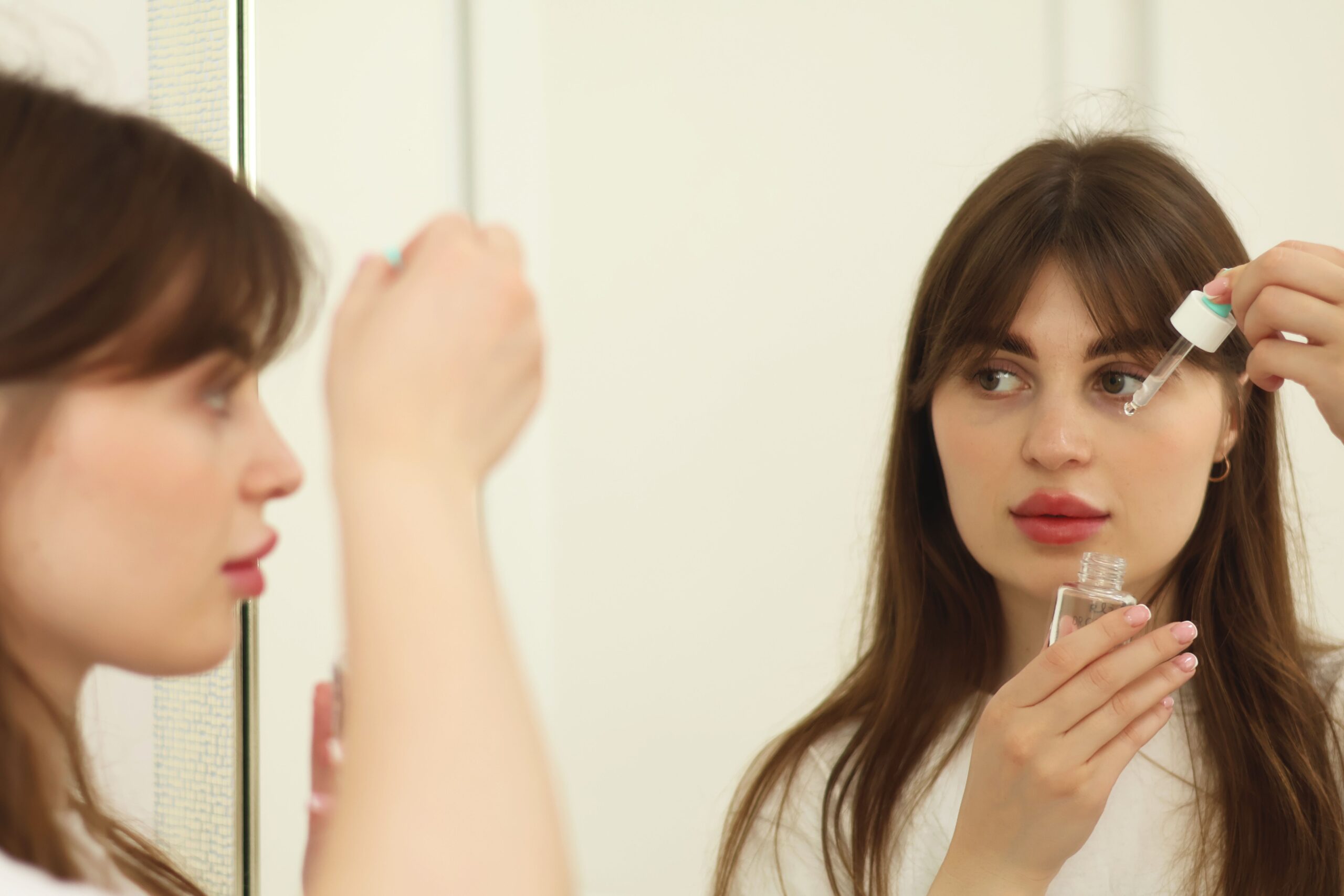 Skincare Routine Basics: Serums, Moisturizers & What Order to Use Them